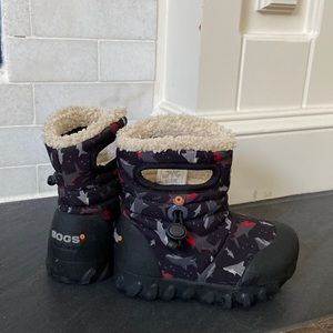 Baby Bogs insulated winter boots! rain boots🦈